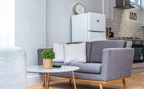 Modern Apartment In East London